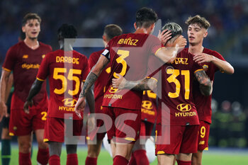 2021-08-14 - Carles Perez of Roma (2R) celebrates with his teammates after scoring 4-0 goal during the Pre-Season Friendly football match between AS Roma and Raja Casablanca on August 14, 2021 at Stadio Olimpico in Rome, Italy - Photo Federico Proietti / DPPI - AS ROMA VS RAJA CASABLANCA - FRIENDLY MATCH - SOCCER