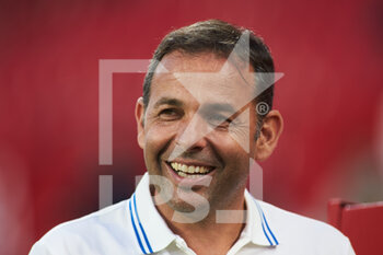 2021-09-09 - Javier Calleja, head coach of Alaves, looks on during the football friendly match played between Sevilla Futbol Club and Deportivo Alaves Madrid at Ramon Sanchez-Pizjuan Stadium on September 9, 2021 in Sevilla, Spain - SEVILLA FUTBOL CLUB VS DEPORTIVO ALAVES MADRID AT RAMON SANCHEZ-PIZJUAN STADIUM - FRIENDLY MATCH - SOCCER