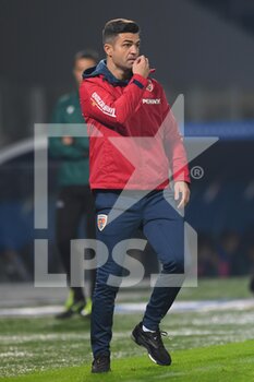 2021-11-16 - FROSINONE, ITALY - November 16 : Head   Coach  Florin Brayu of Romania in gestures during  Friendly Match soccer match between  Italy and Romania  at Benito Stirpe on November 16,2021 in Frosinone Italy - UNDER 21 TEST MATCH 2021 - ITALY VS ROMANIA - FRIENDLY MATCH - SOCCER