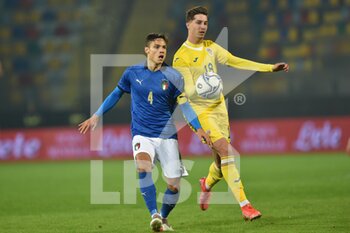 2021-11-16 - FROSINONE, ITALY - November 16 : Samuele Ricci  ( L) of  Italy competes for the ball  Miculescu David  Raul  (R) of Romania  during   Friendly Match soccer match between  Italy and Romania Benito Stirpe on November 16,2021 in Frosinone Italy - UNDER 21 TEST MATCH 2021 - ITALY VS ROMANIA - FRIENDLY MATCH - SOCCER