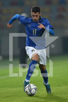 2021-11-16 - FROSINONE, ITALY -  November 16 :  Gabriele Ferrarini  of Italy in Action during  Friendly Match soccer match between  Italy and Romania  at Benito Stirpe on November 12,2021 in Frosinone,Italy  - UNDER 21 TEST MATCH 2021 - ITALY VS ROMANIA - FRIENDLY MATCH - SOCCER