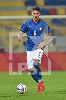2021-11-16 - FROSINONE, ITALY -  November 16 :  Simone Canestrelli  of Italy in Action during  Friendly Match soccer match between  Italy and Romania  at Benito Stirpe on November 12,2021 in Frosinone,Italy  - UNDER 21 TEST MATCH 2021 - ITALY VS ROMANIA - FRIENDLY MATCH - SOCCER