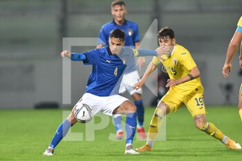 2021-11-16 - FROSINONE, ITALY - November 16 :  Samuele Ricci  ( L) of  Italy competes for the ball Soica Ianus (R) of Romania  during   Friendly Match soccer match between  Italy and Romania Benito Stirpe on November 16,2021 in Frosinone Italy - UNDER 21 TEST MATCH 2021 - ITALY VS ROMANIA - FRIENDLY MATCH - SOCCER