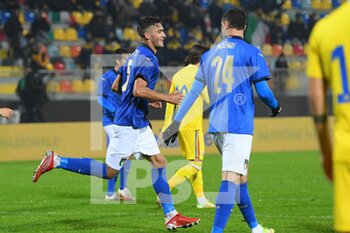 2021-11-16 - FROSINONE, ITALY - November 16 : Simone Canestrelli (5) of Italy  celebrates after scoring third goal   during  Friendly Match  soccer match between  Italy and Romania  at Benito Stirpe on November 16,2021 in Frosinone Italy - UNDER 21 TEST MATCH 2021 - ITALY VS ROMANIA - FRIENDLY MATCH - SOCCER