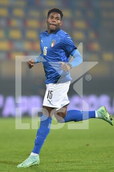 2021-11-16 - FROSINONE, ITALY -  November 16 :  Okoli Caleb of Italy in Action during  Friendly Match soccer match between  Italy and Romania  at Benito Stirpe on November 12,2021 in Frosinone,Italy  - UNDER 21 TEST MATCH 2021 - ITALY VS ROMANIA - FRIENDLY MATCH - SOCCER