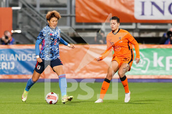 2021-11-29 - Yuika Sugasawa of Japan, Samantha van Diemen of the Netherlands during the Women's Friendly football match between The Netherlands and Japan on November 29, 2021 at Cars Jeans Stadion in Den Haag, Netherlands - WOMEN'S FRIENDLY MATCH - THE NETHERLANDS VS JAPAN - FRIENDLY MATCH - SOCCER