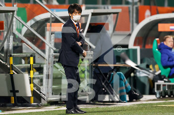2021-11-29 - Head coach Futoshi Ikeda of Japan during the Women's Friendly football match between The Netherlands and Japan on November 29, 2021 at Cars Jeans Stadion in Den Haag, Netherlands - WOMEN'S FRIENDLY MATCH - THE NETHERLANDS VS JAPAN - FRIENDLY MATCH - SOCCER