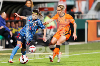 2021-11-29 - Yui Hasegawa of Japan, Katja Snoeijs of the Netherlands during the Women's Friendly football match between The Netherlands and Japan on November 29, 2021 at Cars Jeans Stadion in Den Haag, Netherlands - WOMEN'S FRIENDLY MATCH - THE NETHERLANDS VS JAPAN - FRIENDLY MATCH - SOCCER