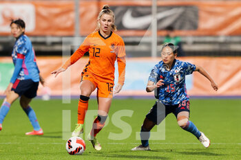 2021-11-29 - Victoria Pelova of the Netherlands, Fuka Nagano of Japan during the Women's Friendly football match between The Netherlands and Japan on November 29, 2021 at Cars Jeans Stadion in Den Haag, Netherlands - WOMEN'S FRIENDLY MATCH - THE NETHERLANDS VS JAPAN - FRIENDLY MATCH - SOCCER