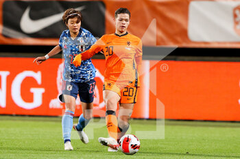 2021-11-29 - Hinata Miyazawa of Japan, Samantha van Diemen of the Netherlands during the Women's Friendly football match between The Netherlands and Japan on November 29, 2021 at Cars Jeans Stadion in Den Haag, Netherlands - WOMEN'S FRIENDLY MATCH - THE NETHERLANDS VS JAPAN - FRIENDLY MATCH - SOCCER