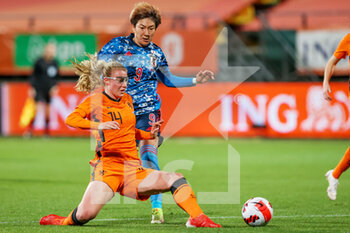 2021-11-29 - Lisa Doorn of the Netherlands, Yuika Sugasawa of Japan during the Women's Friendly football match between The Netherlands and Japan on November 29, 2021 at Cars Jeans Stadion in Den Haag, Netherlands - WOMEN'S FRIENDLY MATCH - THE NETHERLANDS VS JAPAN - FRIENDLY MATCH - SOCCER