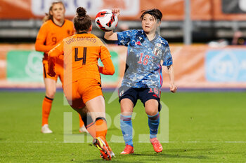 2021-11-29 - Merel van Dongen of the Netherlands, Honoka Hayashi of Japan during the Women's Friendly football match between The Netherlands and Japan on November 29, 2021 at Cars Jeans Stadion in Den Haag, Netherlands - WOMEN'S FRIENDLY MATCH - THE NETHERLANDS VS JAPAN - FRIENDLY MATCH - SOCCER