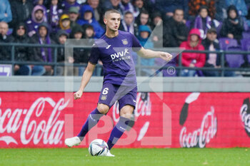 2021-10-03 - Taylor Harwood Bellis of Anderlecht during the Belgian championship Jupiler Pro League football match between Anderlecht and Club Brugge on October 3, 2021 at Lotto Park in Brussel, Belgium - ANDERLECHT VS CLUB BRUGGE - BELGIAN PRO LEAGUE - SOCCER
