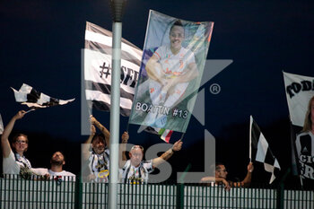 2021-08-21 - Juventus Women’s Supporters during the UEFA Women's Champions League, Round 1 - CP - Group 8 football match between St Polten and Juventus on August 21, 2021 at Juventus Training Center in Vinovo - Turin, Italy - Photo Nderim Kaceli - TURNO PRELIMINARE - JUVENTUS WOMEN VS ST POLTEN - UEFA CHAMPIONS LEAGUE WOMEN - SOCCER
