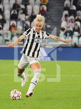 2021-10-13 - Matilde Lundorf (Juventus FC Women) about to kick the ball - JUVENTUS FC VS CHELSEA - UEFA CHAMPIONS LEAGUE WOMEN - SOCCER