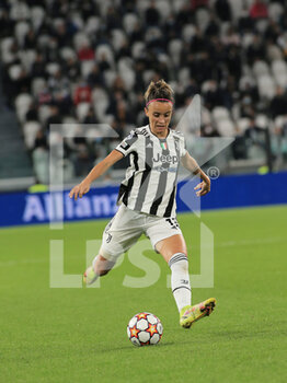 2021-10-13 - Barbara Bonansea (Juventus FC Women) about to kick the ball - JUVENTUS FC VS CHELSEA - UEFA CHAMPIONS LEAGUE WOMEN - SOCCER