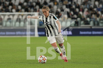2021-10-13 - Valentina Cernoia (Juventus FC Women) controls the ball - JUVENTUS FC VS CHELSEA - UEFA CHAMPIONS LEAGUE WOMEN - SOCCER
