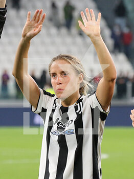 2021-10-13 - Valentina Cernoia (Juventus FC Women) greets fans at the end of the match - JUVENTUS FC VS CHELSEA - UEFA CHAMPIONS LEAGUE WOMEN - SOCCER