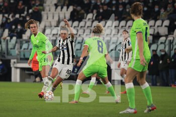 2021-11-09 - Cristiana Girelli (Juventus Women) in action - JUVENTUS FC VS VLF WOLFSBURG - UEFA CHAMPIONS LEAGUE WOMEN - SOCCER