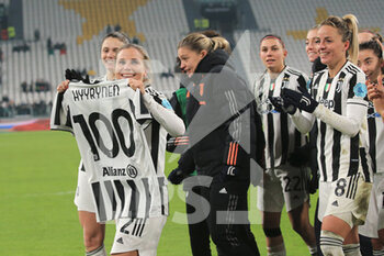 2021-12-16 - Tuija Annika Hyyrynen (Juventus Women) celebrates 100th match for Juventus Women -  JUVENTUS VS SERVETTE - UEFA CHAMPIONS LEAGUE WOMEN - SOCCER