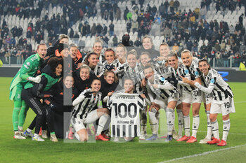 2021-12-16 - Tuija Annika Hyyrynen (Juventus Women) celebrates 100th match for Juventus Women -  JUVENTUS VS SERVETTE - UEFA CHAMPIONS LEAGUE WOMEN - SOCCER