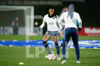2021-11-18 - Ashley Lawrence of PSG warms up during the UEFA Women's Champions League, Group B, football match between Real Madrid and Paris Saint-Germain on November 18, 2021 at Alfredo Di Stefano stadium in Valdebebas, Madrid, Spain - REAL MADRID VS PARIS SAINT-GERMAIN - UEFA CHAMPIONS LEAGUE WOMEN - SOCCER