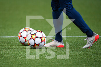 2021-12-16 - The official UEFA Champions League Adidas ball illustration is seen at the foot of a player prior the UEFA Women's Champions League, Group B football match between Paris Saint-Germain and Breidablik UBK on December 16, 2021 at Jean Bouin stadium in Paris, France - PARIS SAINT-GERMAIN VS BREIDABLIK UBK - UEFA CHAMPIONS LEAGUE WOMEN - SOCCER