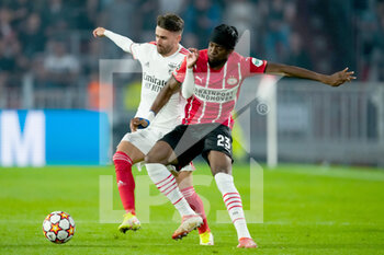 2021-08-24 - Rafa Silva of Benfica and Noni Madueke of PSV during the UEFA Champions League, Play-Offs Leg Two football match between PSV and Benfica on August 24, 2021 at Philips Stadion in Eindhoven, Netherlands - Photo Geert van Erven / Orange Pictures / DPPI - PLAY-OFFS LEG TWO PSV VS BENFICA - UEFA CHAMPIONS LEAGUE - SOCCER