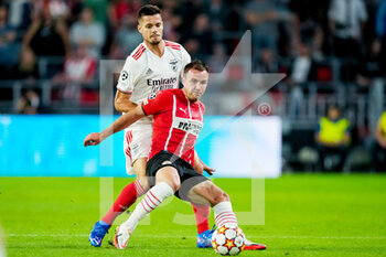 2021-08-24 - Julian Weigl of Benfica and Mario Gotze of PSV during the UEFA Champions League, Play-Offs Leg Two football match between PSV and Benfica on August 24, 2021 at Philips Stadion in Eindhoven, Netherlands - Photo Geert van Erven / Orange Pictures / DPPI - PLAY-OFFS LEG TWO PSV VS BENFICA - UEFA CHAMPIONS LEAGUE - SOCCER