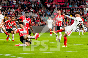 2021-08-24 - Andre Ramalho of PSV tries to block a shot at goal of Rafa Silva of Benfica during the UEFA Champions League, Play-Offs Leg Two football match between PSV and Benfica on August 24, 2021 at Philips Stadion in Eindhoven, Netherlands - Photo Geert van Erven / Orange Pictures / DPPI - PLAY-OFFS LEG TWO PSV VS BENFICA - UEFA CHAMPIONS LEAGUE - SOCCER