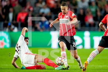 2021-08-24 - Roman Yaremchuk of Benfica and Olivier Boscagli of PSV during the UEFA Champions League, Play-Offs Leg Two football match between PSV and Benfica on August 24, 2021 at Philips Stadion in Eindhoven, Netherlands - Photo Geert van Erven / Orange Pictures / DPPI - PLAY-OFFS LEG TWO PSV VS BENFICA - UEFA CHAMPIONS LEAGUE - SOCCER