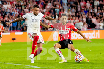 2021-08-24 - Nicolas Otamendi of Benfica and Eran Zahavi of PSV during the UEFA Champions League, Play-Offs Leg Two football match between PSV and Benfica on August 24, 2021 at Philips Stadion in Eindhoven, Netherlands - Photo Geert van Erven / Orange Pictures / DPPI - PLAY-OFFS LEG TWO PSV VS BENFICA - UEFA CHAMPIONS LEAGUE - SOCCER