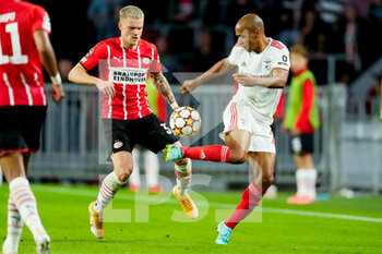 2021-08-24 - Philipp Max of PSV and Joao Mario of Benfica during the UEFA Champions League, Play-Offs Leg Two football match between PSV and Benfica on August 24, 2021 at Philips Stadion in Eindhoven, Netherlands - Photo Geert van Erven / Orange Pictures / DPPI - PLAY-OFFS LEG TWO PSV VS BENFICA - UEFA CHAMPIONS LEAGUE - SOCCER