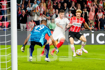 2021-08-24 - Odisseas Vlachodimos of Benfica, Morato of Benfica and Yorbe Vertessen of PSV during the UEFA Champions League, Play-Offs Leg Two football match between PSV and Benfica on August 24, 2021 at Philips Stadion in Eindhoven, Netherlands - Photo Geert van Erven / Orange Pictures / DPPI - PLAY-OFFS LEG TWO PSV VS BENFICA - UEFA CHAMPIONS LEAGUE - SOCCER