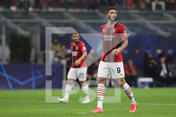 2021-09-28 - Olivier Giroud of AC Milan in action during the UEFA Champions League 2021/22 Group Stage - Group B football match between AC Milan and Club Atletico de Madrid at Giuseppe Meazza Stadium, Milan, Italy on September 28, 2021 - AC MILAN VS ATLETICO MADRID - UEFA CHAMPIONS LEAGUE - SOCCER