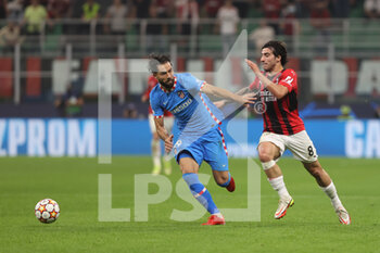 2021-09-28 - Felipe of Club Atletico de Madrid fights for the ball against Sandro Tonali of AC Milan during the UEFA Champions League 2021/22 Group Stage - Group B football match between AC Milan and Club Atletico de Madrid at Giuseppe Meazza Stadium, Milan, Italy on September 28, 2021 - AC MILAN VS ATLETICO MADRID - UEFA CHAMPIONS LEAGUE - SOCCER
