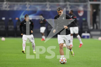 2021-09-28 - Theo Hernandez of AC Milan warms up during the UEFA Champions League 2021/22 Group Stage - Group B football match between AC Milan and Club Atletico de Madrid at Giuseppe Meazza Stadium, Milan, Italy on September 28, 2021 - AC MILAN VS ATLETICO MADRID - UEFA CHAMPIONS LEAGUE - SOCCER