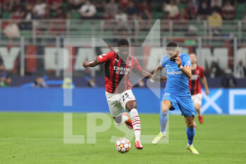 2021-09-28 - Fikayo Tomori of AC Milan fights for the ball against Yannick Ferreira Carrasco of Club Atletico de Madrid during the UEFA Champions League 2021/22 Group Stage - Group B football match between AC Milan and Club Atletico de Madrid at Giuseppe Meazza Stadium, Milan, Italy on September 28, 2021 - AC MILAN VS ATLETICO MADRID - UEFA CHAMPIONS LEAGUE - SOCCER