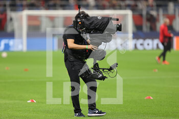 2021-09-28 - Cameramen television during the UEFA Champions League 2021/22 Group Stage - Group B football match between AC Milan and Club Atletico de Madrid at Giuseppe Meazza Stadium, Milan, Italy on September 28, 2021 - AC MILAN VS ATLETICO MADRID - UEFA CHAMPIONS LEAGUE - SOCCER