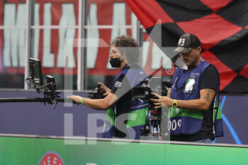 2021-09-28 - Cameramen television during the UEFA Champions League 2021/22 Group Stage - Group B football match between AC Milan and Club Atletico de Madrid at Giuseppe Meazza Stadium, Milan, Italy on September 28, 2021 - AC MILAN VS ATLETICO MADRID - UEFA CHAMPIONS LEAGUE - SOCCER