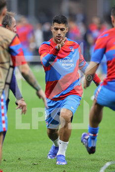 2021-09-28 - Luis Suarez of Club Atletico de Madrid warms up during the UEFA Champions League 2021/22 Group Stage - Group B football match between AC Milan and Club Atletico de Madrid at Giuseppe Meazza Stadium, Milan, Italy on September 28, 2021 - AC MILAN VS ATLETICO MADRID - UEFA CHAMPIONS LEAGUE - SOCCER