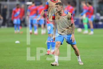 2021-09-28 - Kieran Trippier of Club Atletico de Madrid warms up during the UEFA Champions League 2021/22 Group Stage - Group B football match between AC Milan and Club Atletico de Madrid at Giuseppe Meazza Stadium, Milan, Italy on September 28, 2021 - AC MILAN VS ATLETICO MADRID - UEFA CHAMPIONS LEAGUE - SOCCER