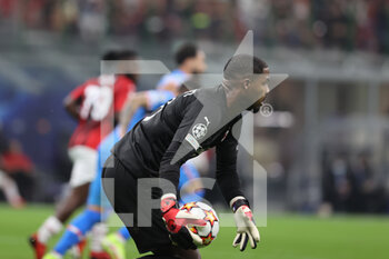 2021-09-28 - Mike Maignan of AC Milan in action during the UEFA Champions League 2021/22 Group Stage - Group B football match between AC Milan and Club Atletico de Madrid at Giuseppe Meazza Stadium, Milan, Italy on September 28, 2021 - AC MILAN VS ATLETICO MADRID - UEFA CHAMPIONS LEAGUE - SOCCER