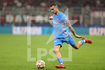 2021-09-28 - Mario Hermoso of Club Atletico de Madrid in action during the UEFA Champions League 2021/22 Group Stage - Group B football match between AC Milan and Club Atletico de Madrid at Giuseppe Meazza Stadium, Milan, Italy on September 28, 2021 - AC MILAN VS ATLETICO MADRID - UEFA CHAMPIONS LEAGUE - SOCCER