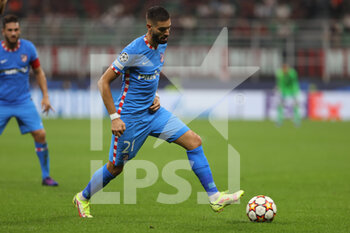 2021-09-28 - Yannick Ferreira Carrasco of Club Atletico de Madrid in action during the UEFA Champions League 2021/22 Group Stage - Group B football match between AC Milan and Club Atletico de Madrid at Giuseppe Meazza Stadium, Milan, Italy on September 28, 2021 - AC MILAN VS ATLETICO MADRID - UEFA CHAMPIONS LEAGUE - SOCCER