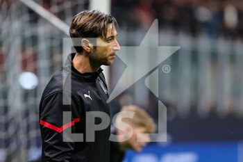 2021-11-03 - Antonio Mirante of AC Milan warms up during the UEFA Champions League 2021/22 Group Stage - Group B football match between AC Milan and FC Porto at Giuseppe Meazza Stadium, Milan, Italy on November 03, 2021 - AC MILAN VS FC PORTO - UEFA CHAMPIONS LEAGUE - SOCCER