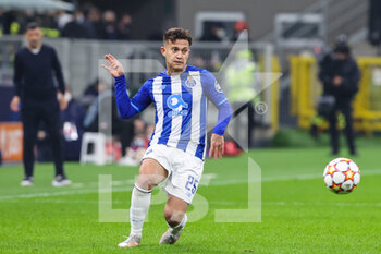 2021-11-03 - Otavio of FC Porto in action during the UEFA Champions League 2021/22 Group Stage - Group B football match between AC Milan and FC Porto at Giuseppe Meazza Stadium, Milan, Italy on November 03, 2021 - AC MILAN VS FC PORTO - UEFA CHAMPIONS LEAGUE - SOCCER