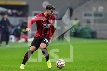2021-11-03 - Theo Hernandez of AC Milan in action during the UEFA Champions League 2021/22 Group Stage - Group B football match between AC Milan and FC Porto at Giuseppe Meazza Stadium, Milan, Italy on November 03, 2021 - AC MILAN VS FC PORTO - UEFA CHAMPIONS LEAGUE - SOCCER