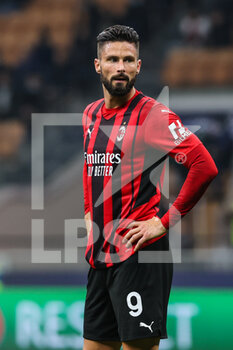 2021-11-03 - Olivier Giroud of AC Milan looks on during the UEFA Champions League 2021/22 Group Stage - Group B football match between AC Milan and FC Porto at Giuseppe Meazza Stadium, Milan, Italy on November 03, 2021 - AC MILAN VS FC PORTO - UEFA CHAMPIONS LEAGUE - SOCCER