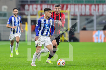 2021-11-03 - Otavio of FC Porto in action during the UEFA Champions League 2021/22 Group Stage - Group B football match between AC Milan and FC Porto at Giuseppe Meazza Stadium, Milan, Italy on November 03, 2021 - AC MILAN VS FC PORTO - UEFA CHAMPIONS LEAGUE - SOCCER